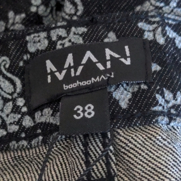 Boohoo Man Gray and Black Bandana Print Slim Fit Denim Shorts - Picture 3 of 7